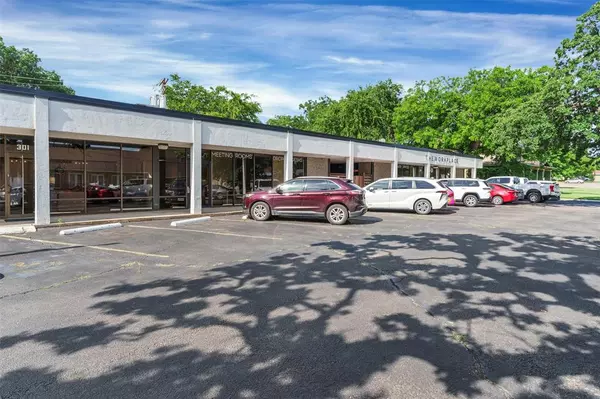 Granbury, TX 76048,305 W Pearl Street