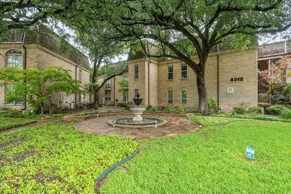4312 Bellaire Drive S #141, Fort Worth, TX 76109