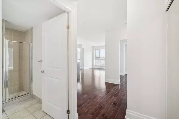 Markham, ON L6G 0B7,21 Upper Duke CRES #511