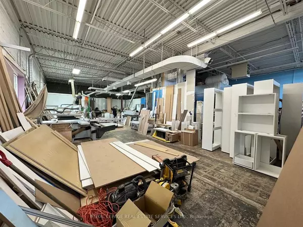 Mississauga, ON L4X 2G6,3279 Lenworth DR #A