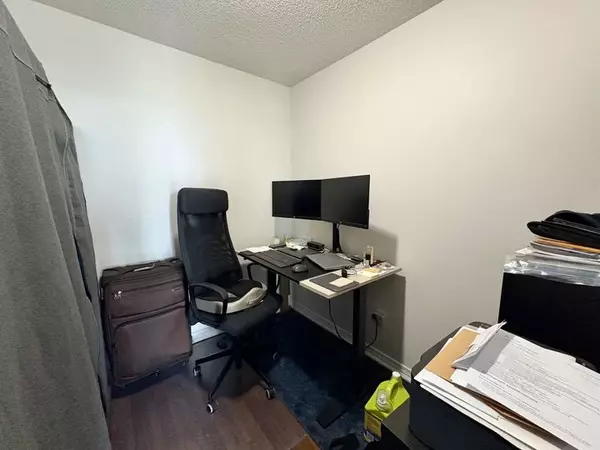 Brampton, ON L6X 0T6,9 George ST N #2212