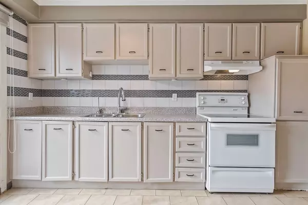 Mississauga, ON L4Y 2X3,750 Burnhamthorpe RD E #25