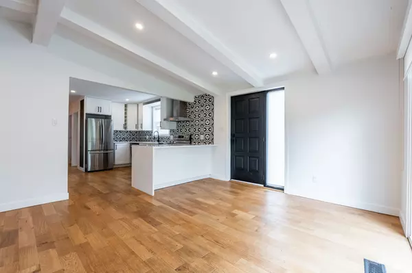 Hamilton, ON L8K 4M3,182 Cloverdale AVE