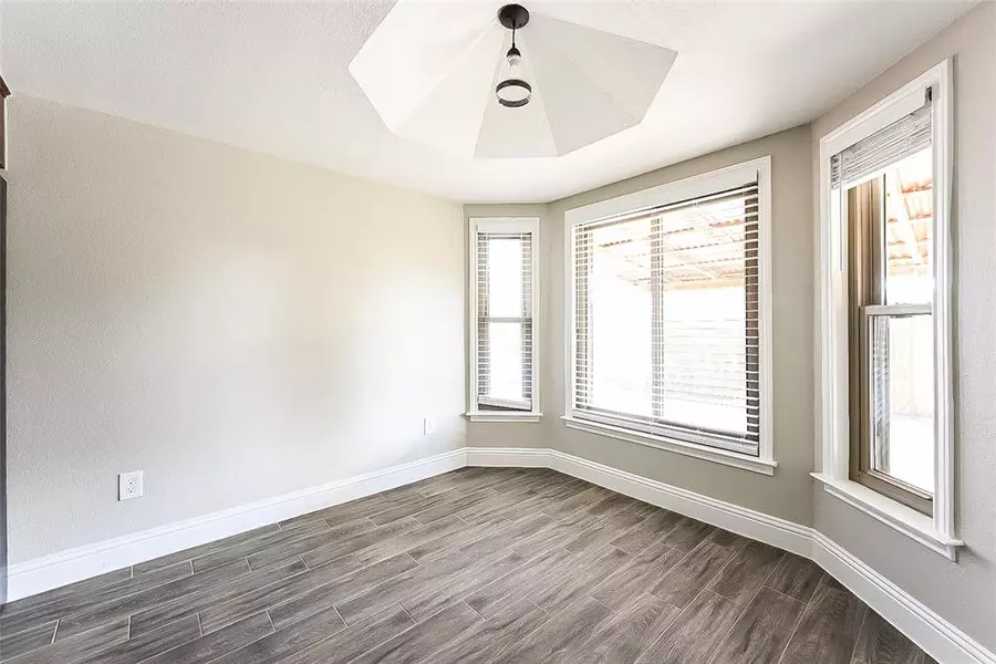 524 E Lark Court, Desoto, TX 75115