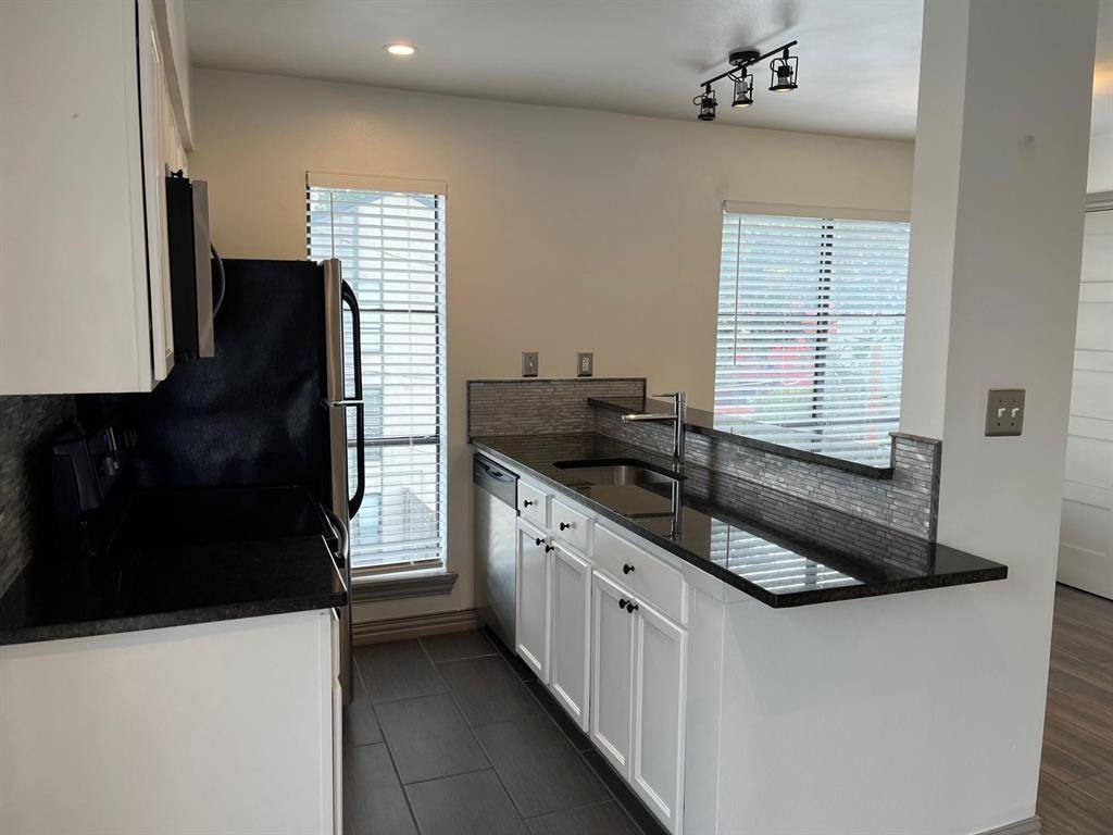 Dallas, TX 75219,2800 Douglas Avenue #214
