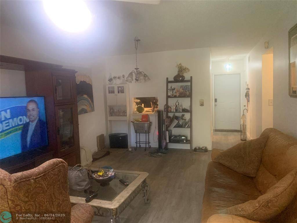 Hollywood, FL 33024,351 Cambridge Rd #101