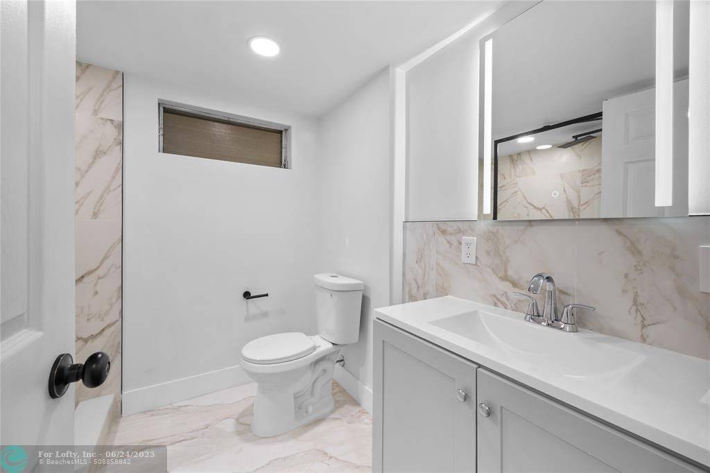 Hollywood, FL 33021,5790 Stirling Rd  #112