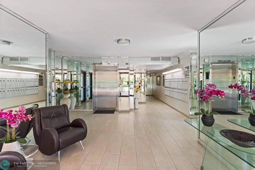 Pompano Beach, FL 33069,3000 N Palm Aire Dr  #403