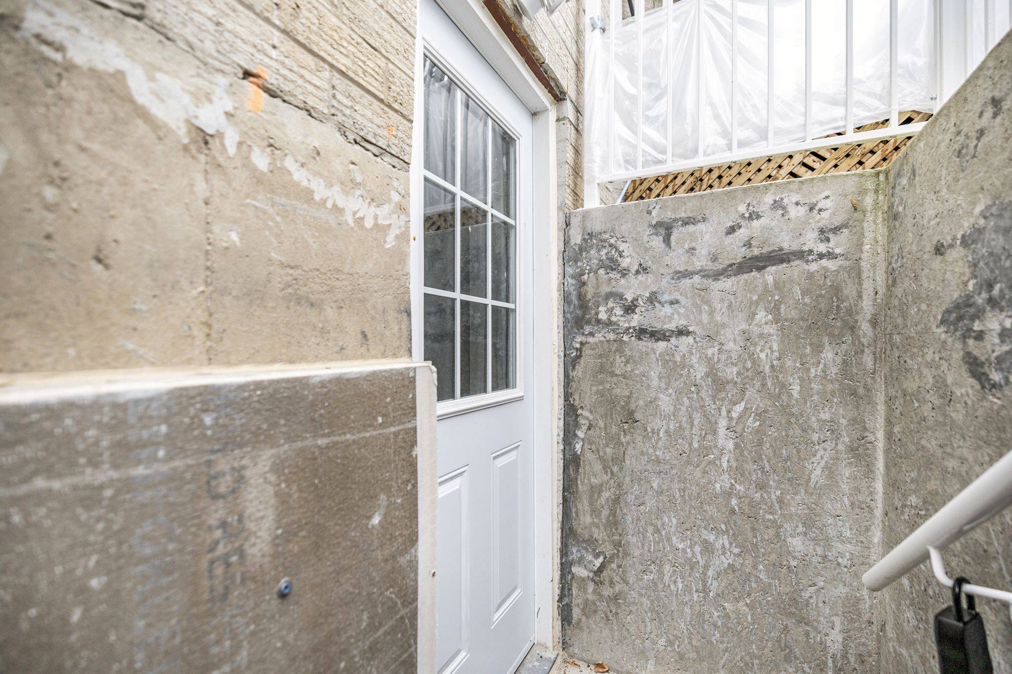Newmarket, ON L3Y 7J6,689 Leslie Valley DR #BSMT