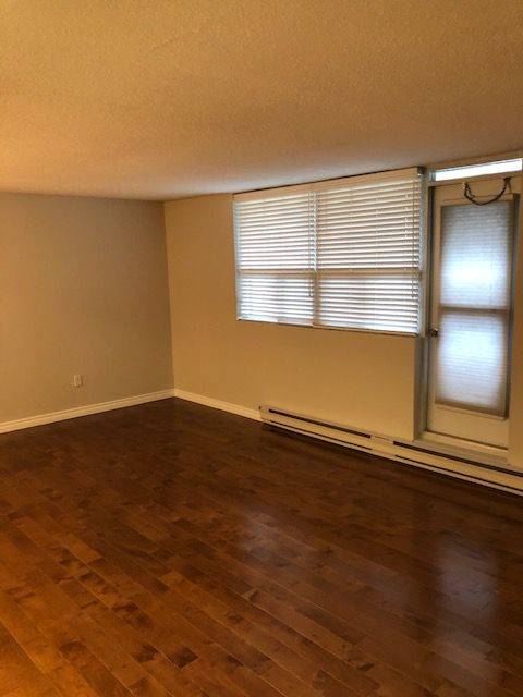 Burlington, ON L7N 3M2,700 Dynes RD #318