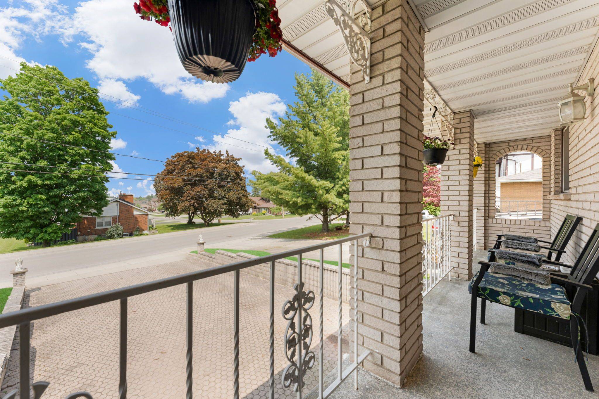 Hamilton, ON L8G 3B7,116 Pine DR