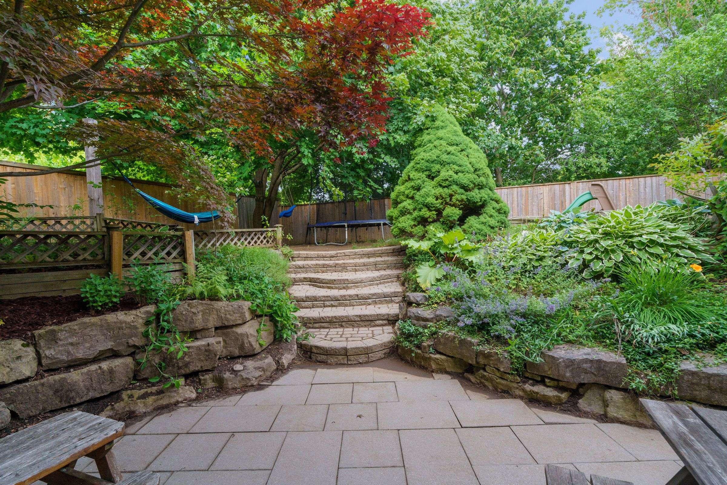 Hamilton, ON L9H 3C6,82 Skyline DR