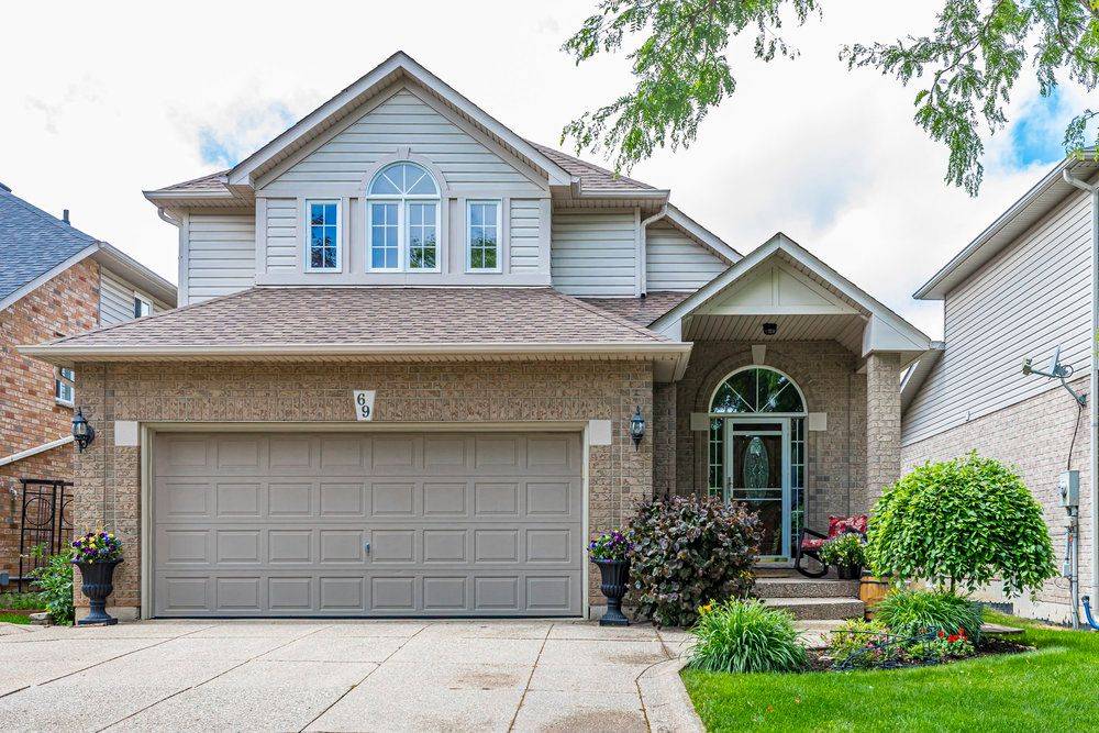 69 Brookheath LN, Hamilton, ON L0R 1W0
