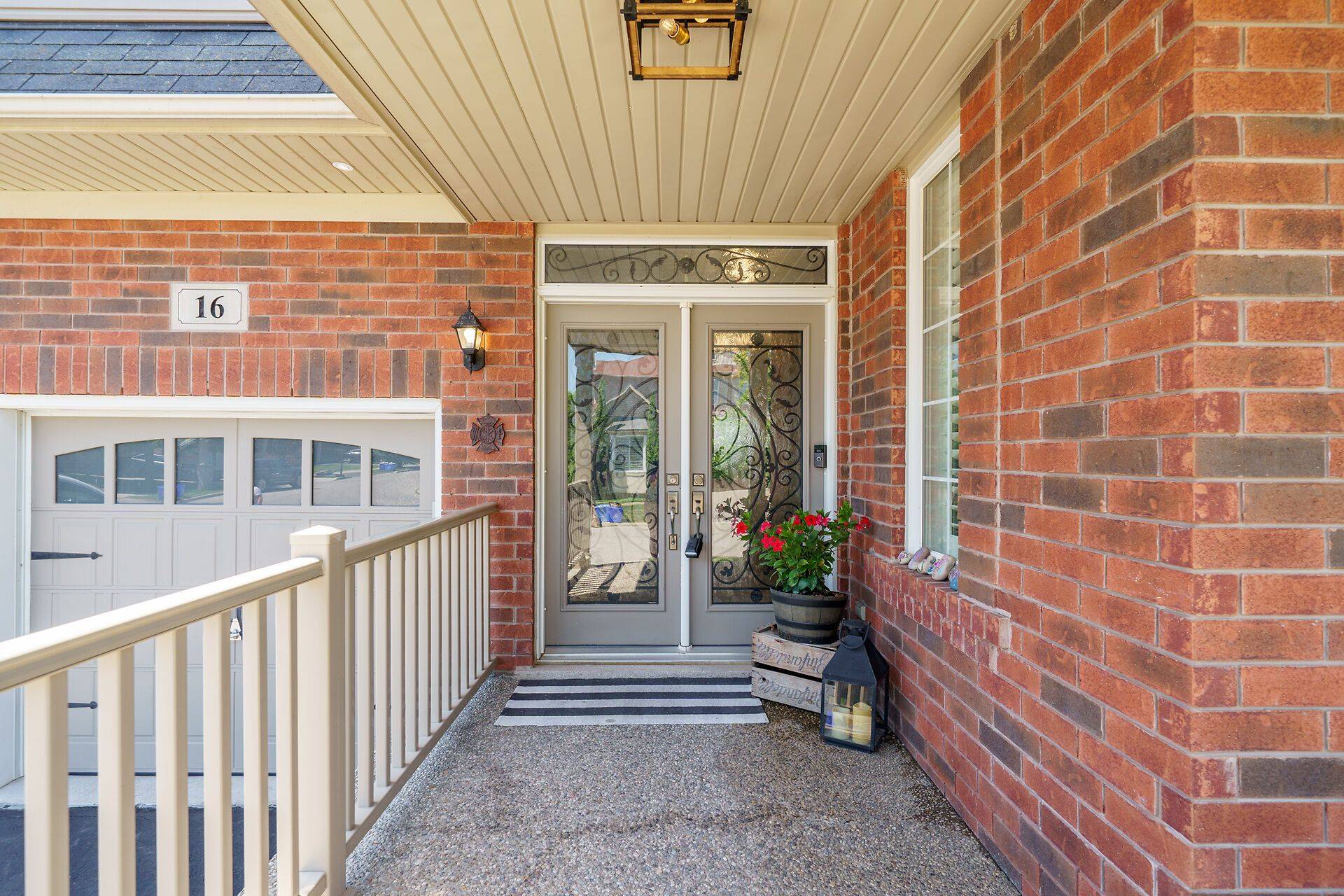 Hamilton, ON L8E 0C9,16 NANAIMO CRES