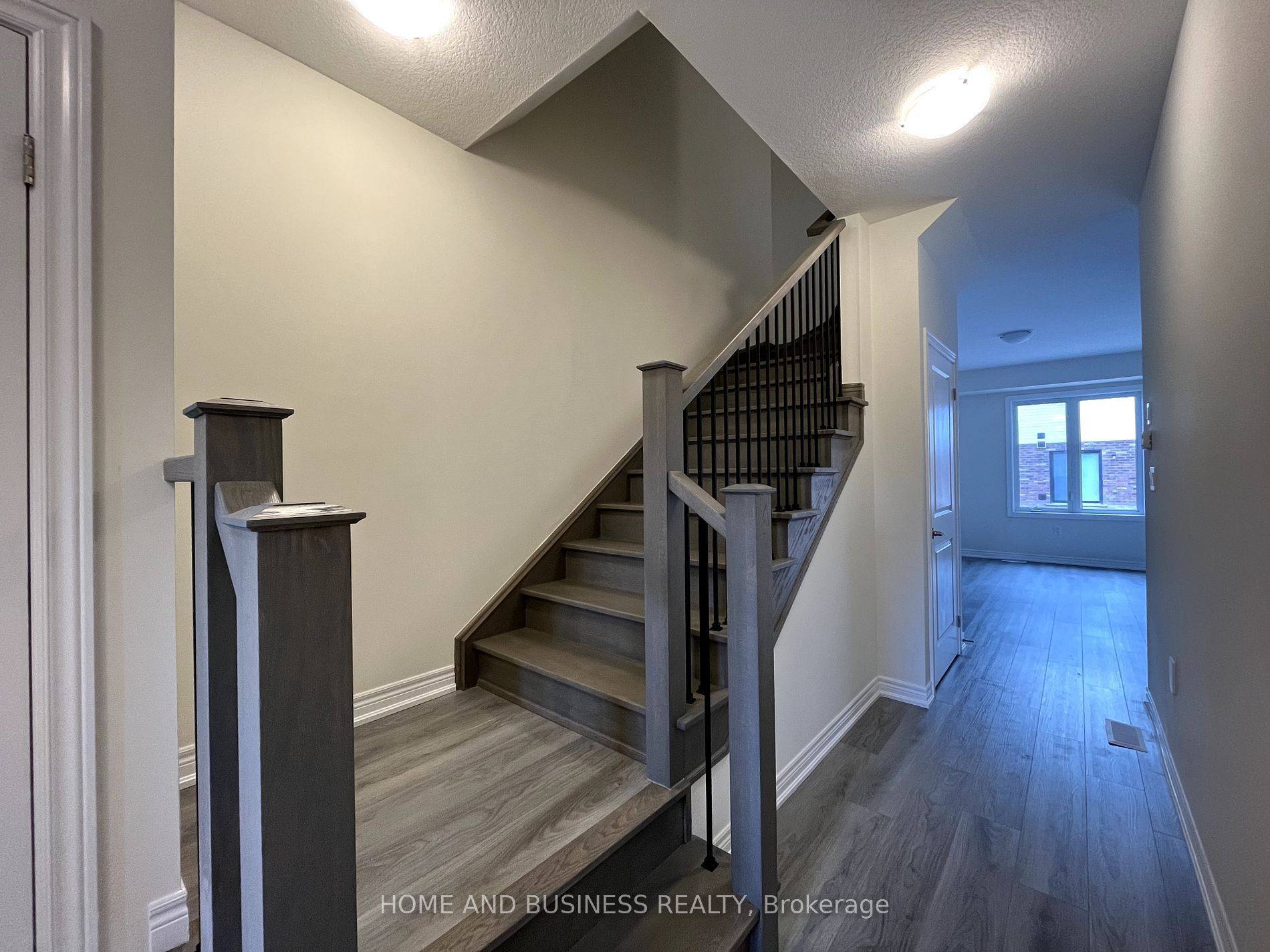 Hamilton, ON L9B 1K2,30 Mia DR #17