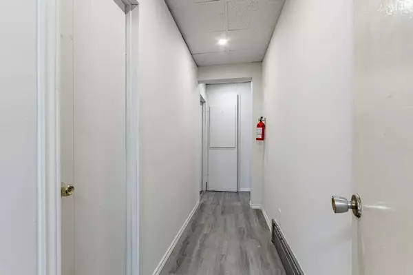 Toronto C01, ON M5T 1S7,390 College ST #2