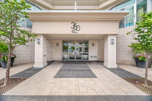 Burlington, ON L7R 1E1,360 Pearl ST #303