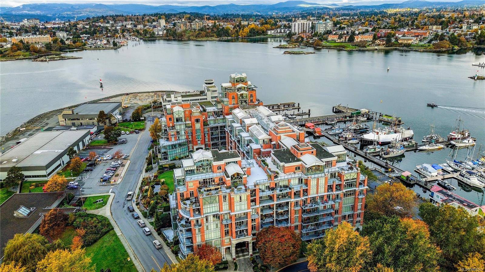 Victoria, BC V8V 1B4,19 Dallas Rd #107