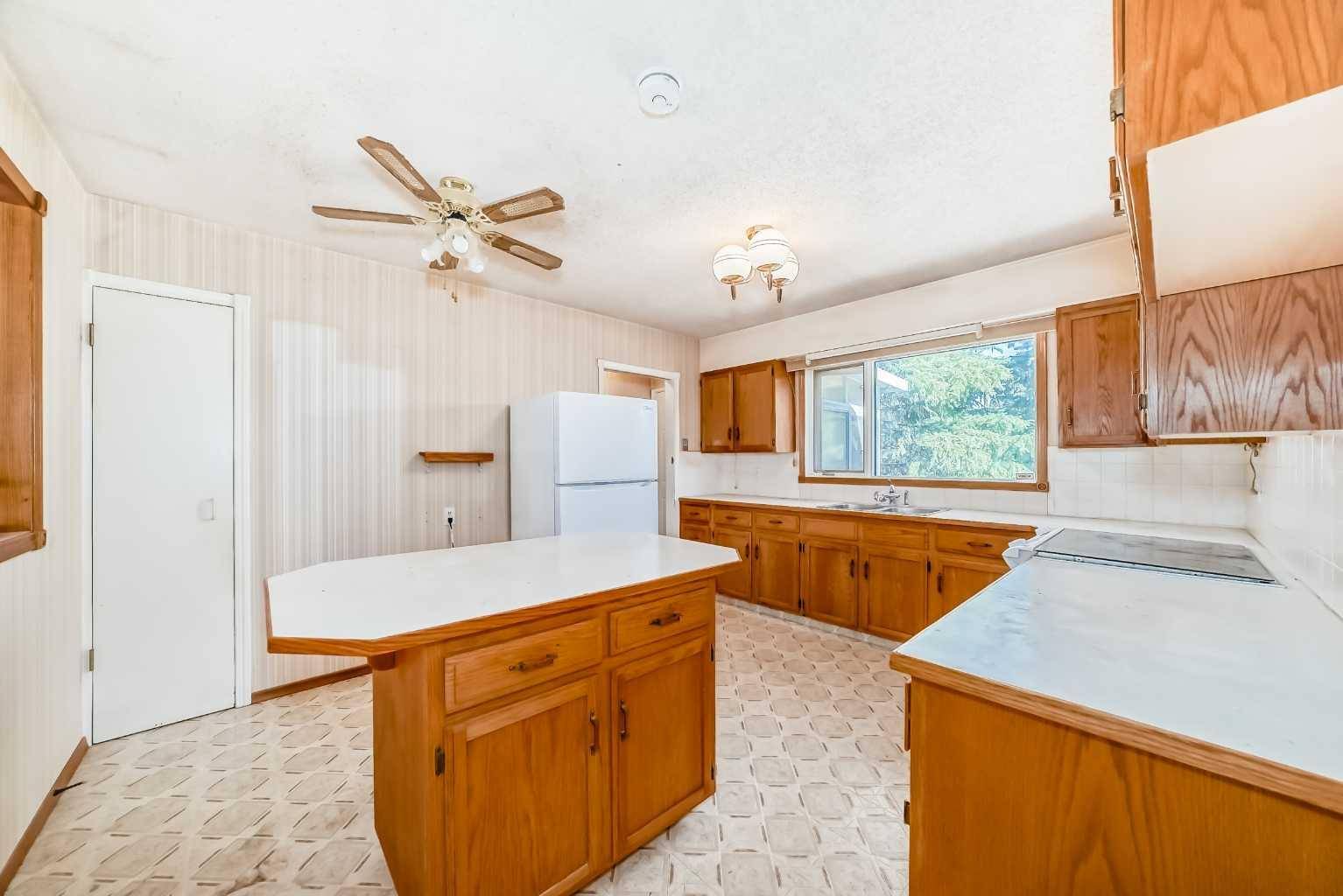 Calgary, AB T3E 1H1,4736 41 AVE Southwest