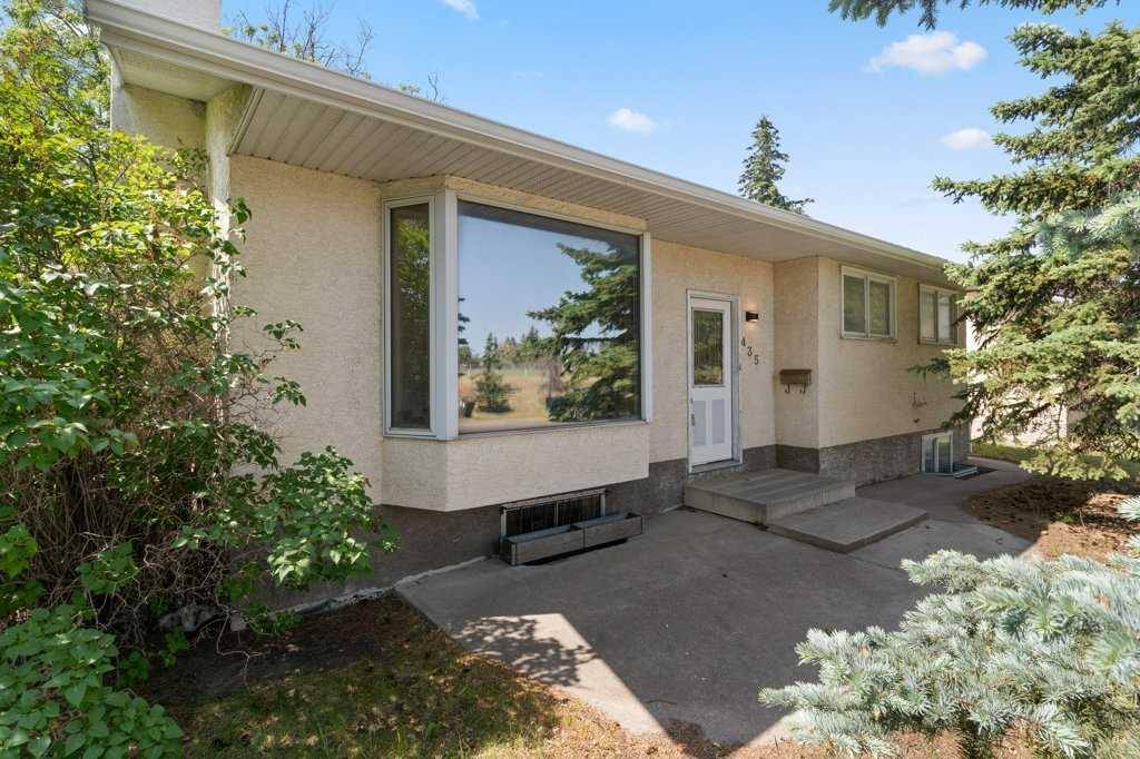 Calgary, AB T2A4R2,435 Manora DR Northeast