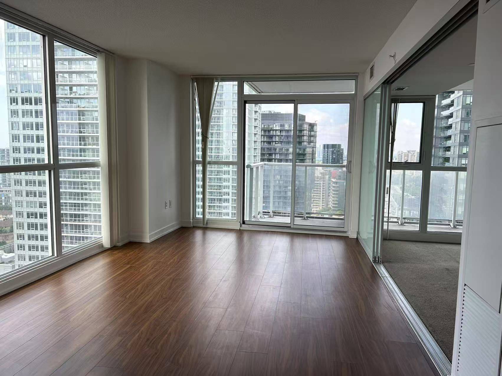 Toronto C01, ON M5V 0J8,75 Queens Wharf RD #2908