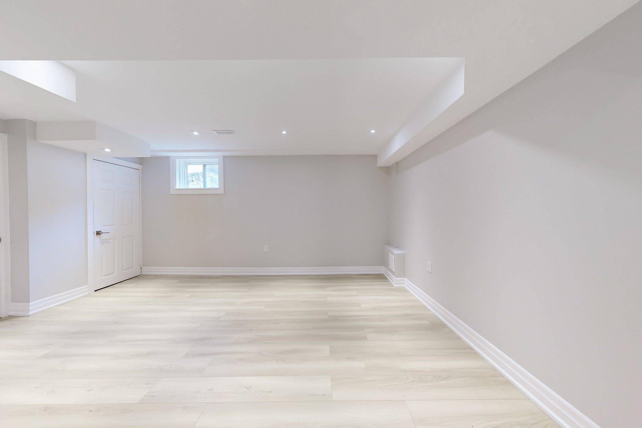 Richmond Hill, ON L4C 7R9,51 Houseman CRES #Basement