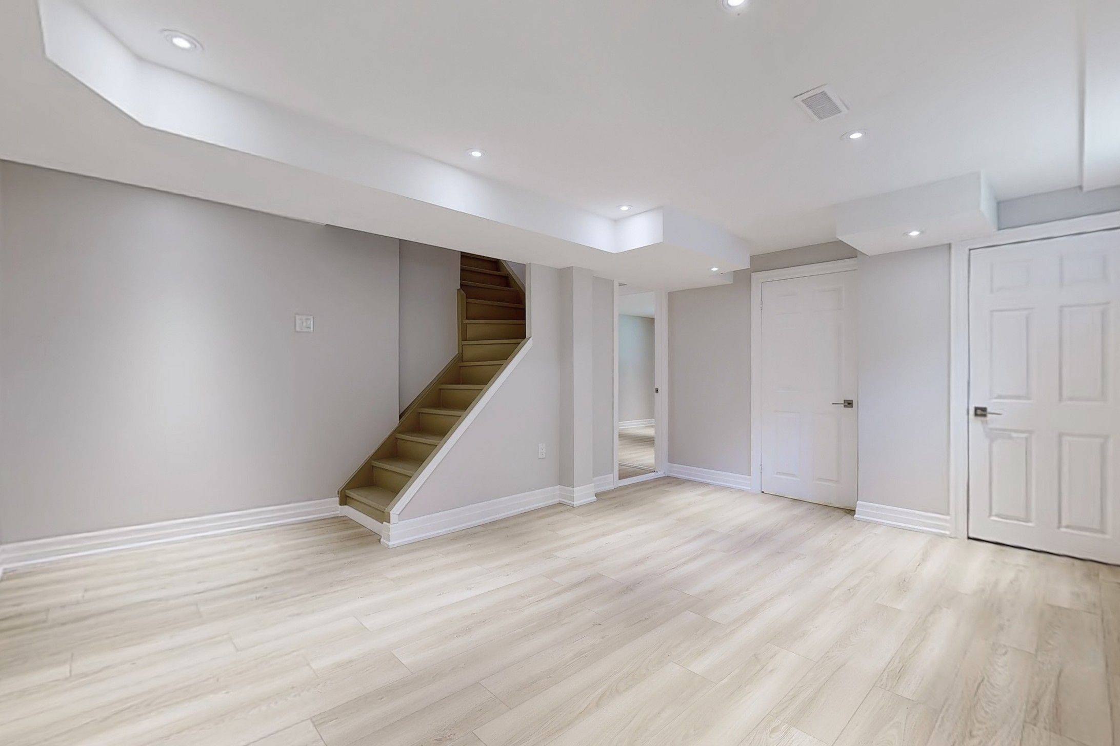 Richmond Hill, ON L4C 7R9,51 Houseman CRES #Basement