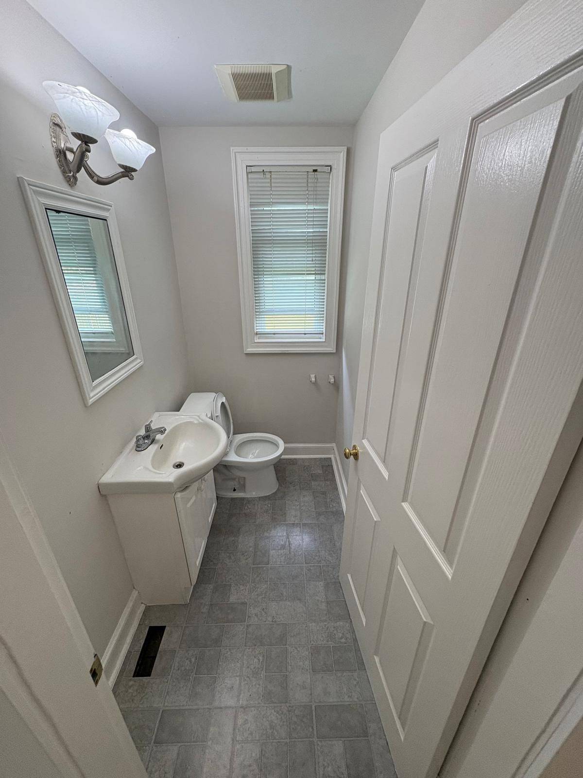 East Gwillimbury, ON L0G 1R0,20236 Leslie ST