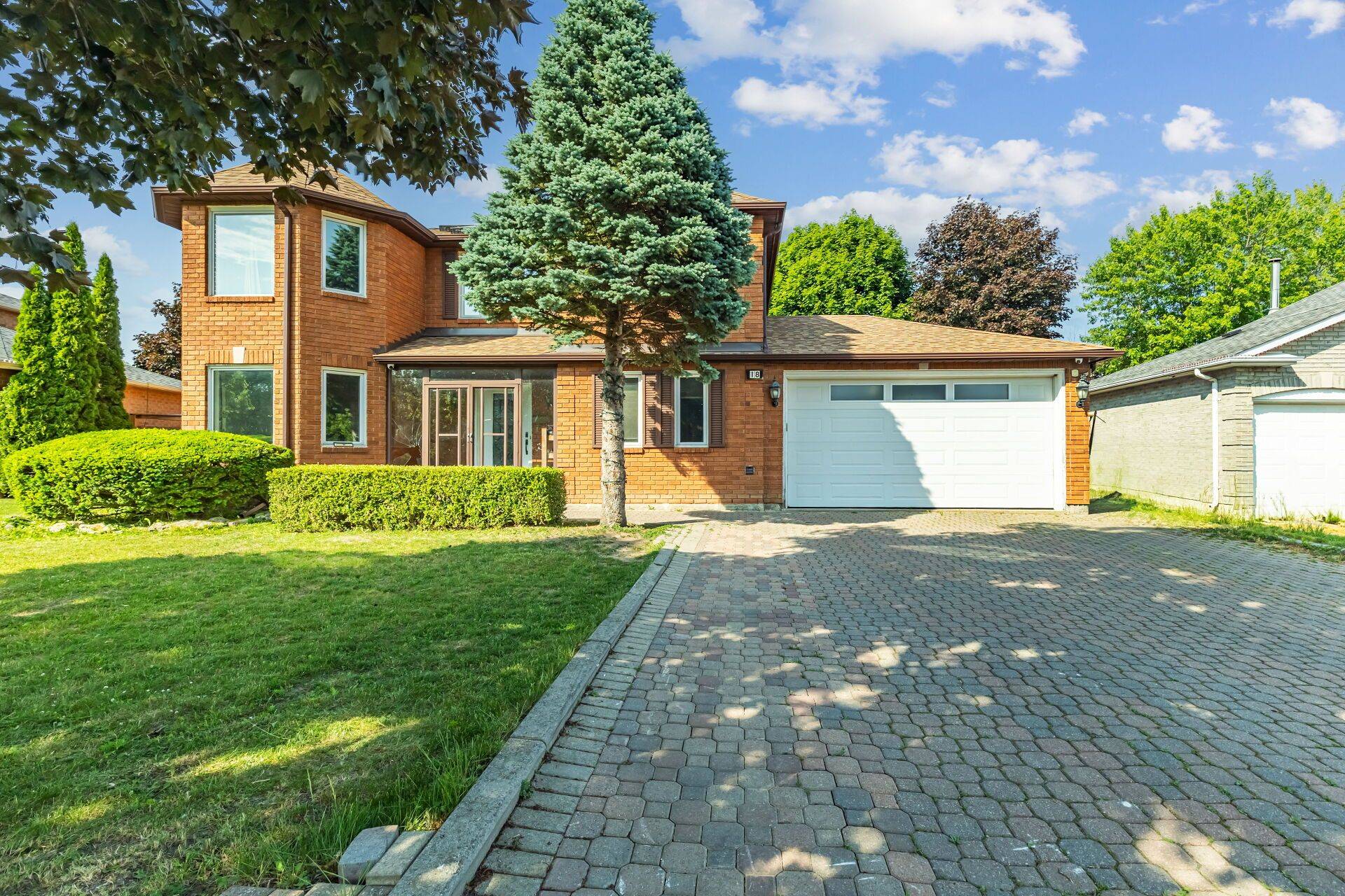 18 Tremont CT, Brampton, ON L6Z 4C8