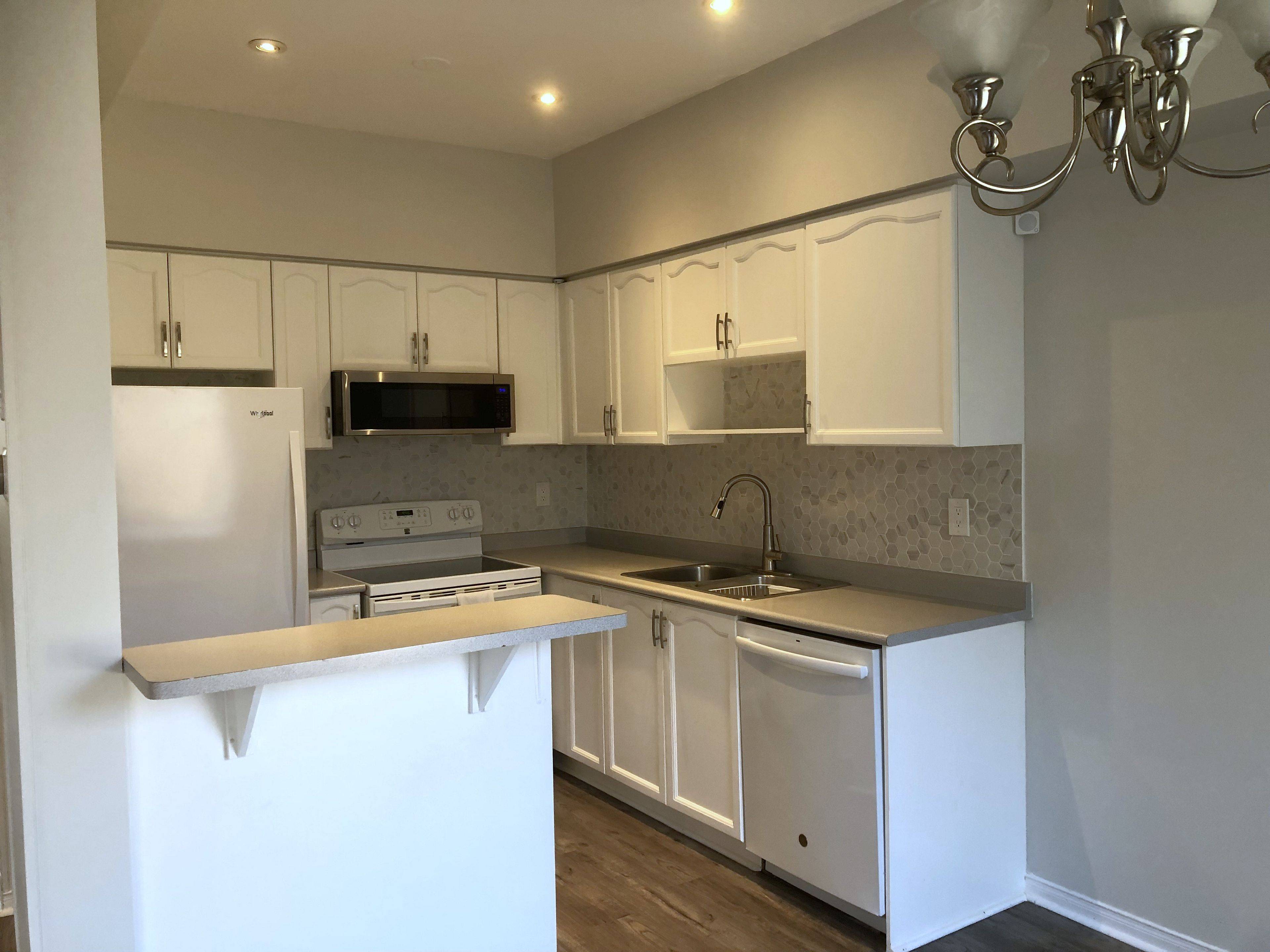 Oakville, ON L6H 6K2,2355 Dalebrook DR