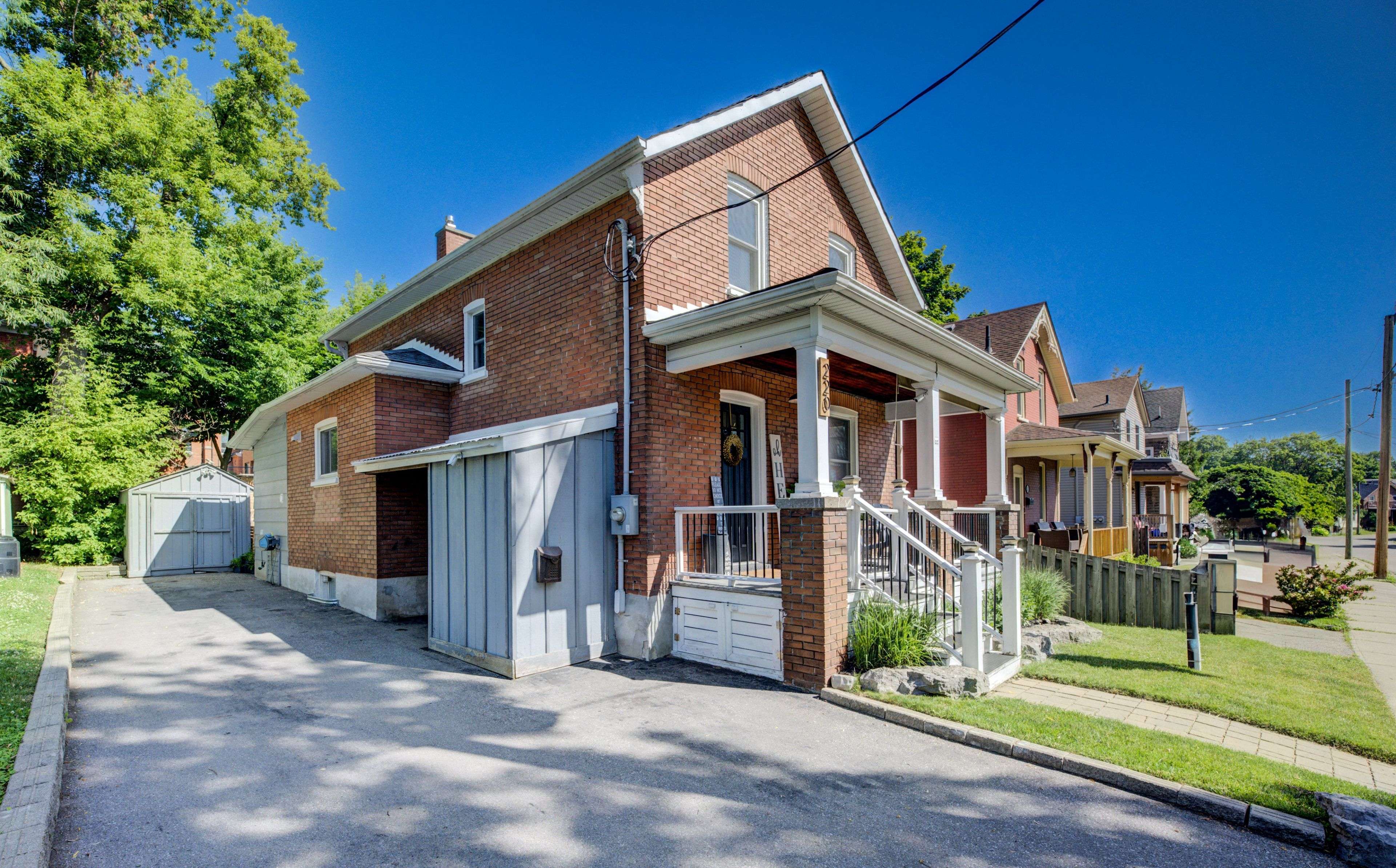 Cambridge, ON N3H 1V9,220 Church ST N