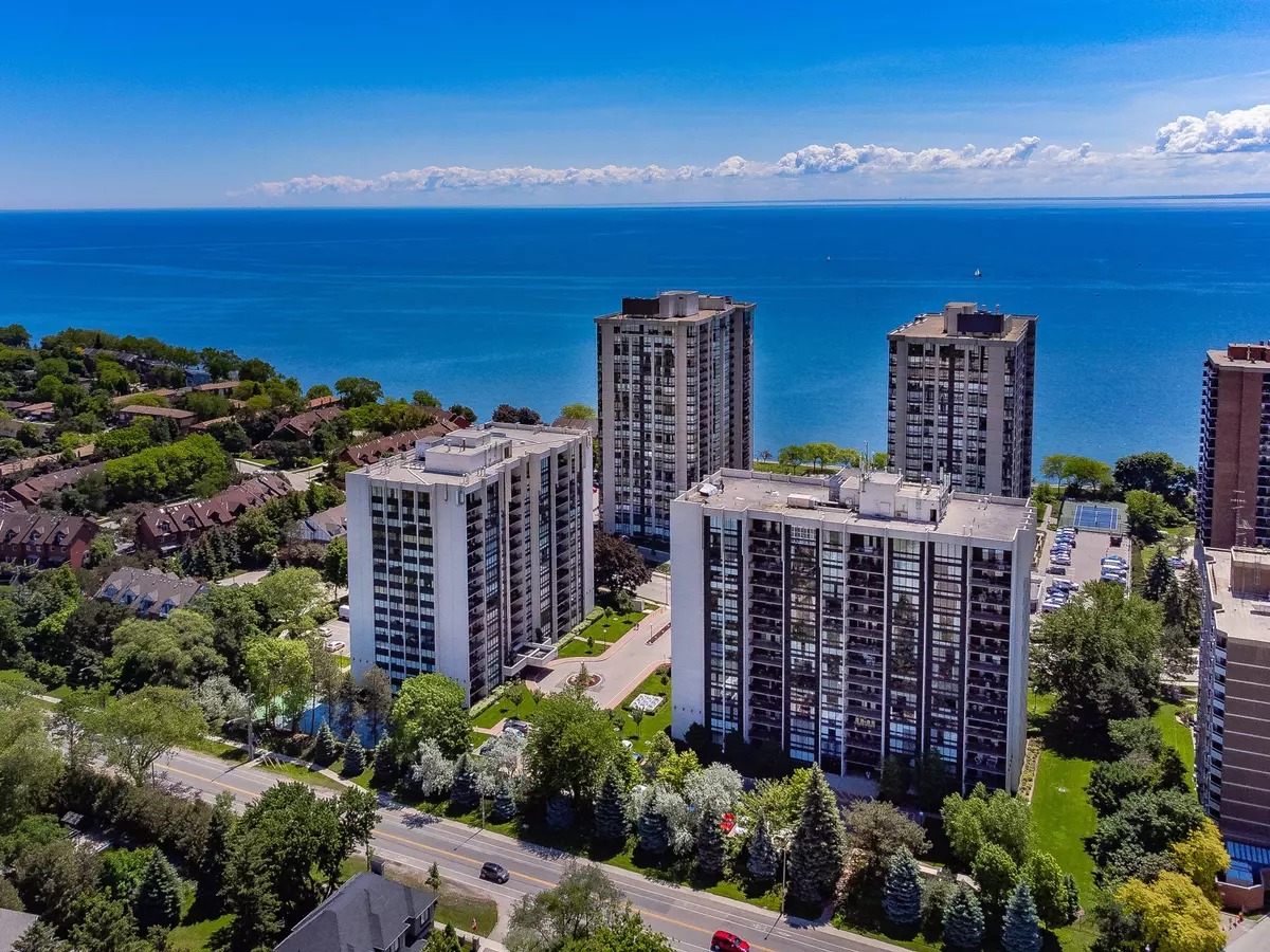 Oakville, ON L6L 5L6,2185 Marine DR #1106