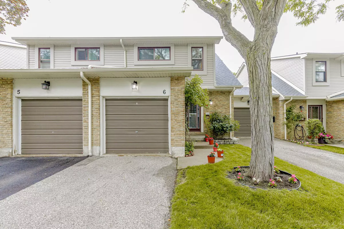 Mississauga, ON L5N 2H7,2701 Aquitaine AVE #6