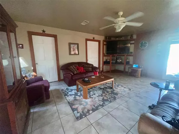 Tool, TX 75143,910 Lohaina Court