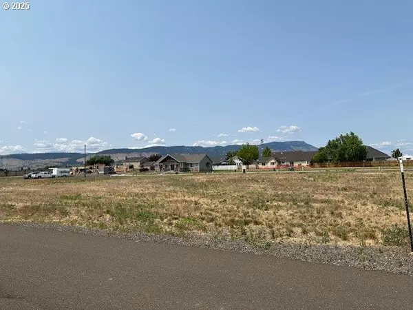Island City, OR 97850,10701 Greg LN