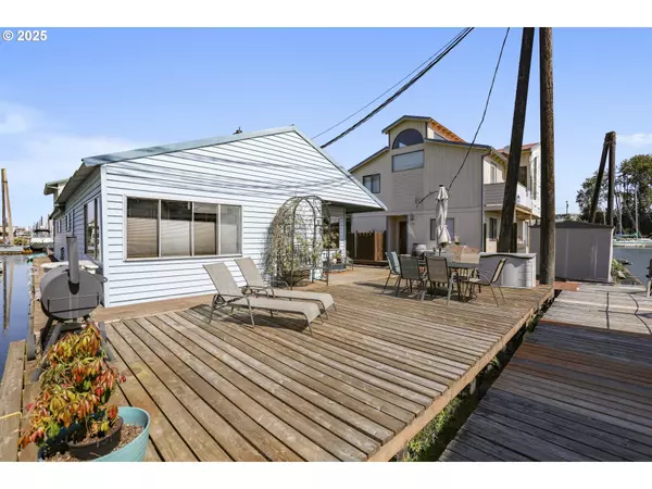 331 NE Bridgeton #7, Portland, OR 97211