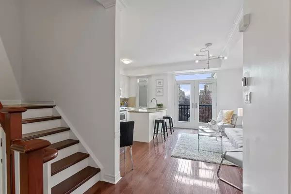 Toronto C01, ON M5T 1B7,60 Carr ST #11