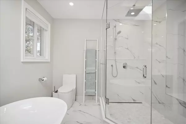 Mississauga, ON L5C 2X9,1141 Vicki LN