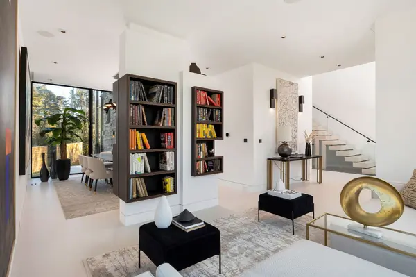 Oakville, ON L6J 4W8,2048 Ardleigh RD