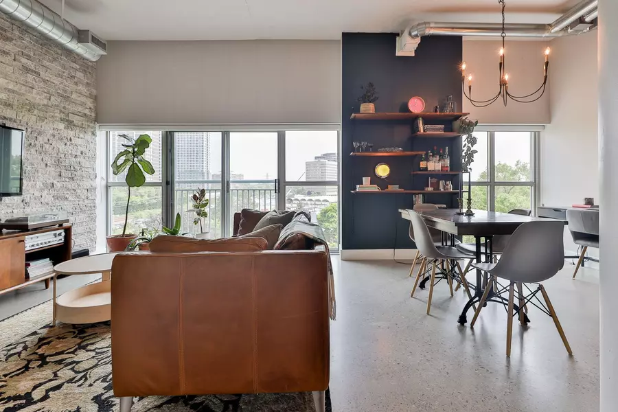 2 Fieldway RD #505, Toronto W08, ON M8Z 3L2