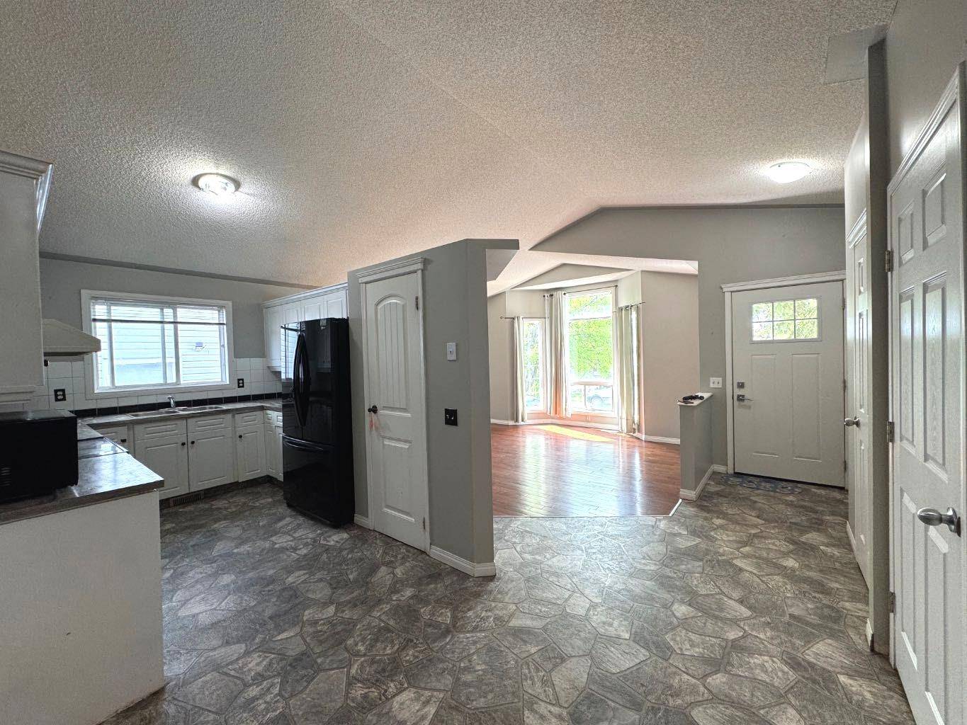 Calgary, AB T3J 3H1,32 Martinwood WAY Northeast