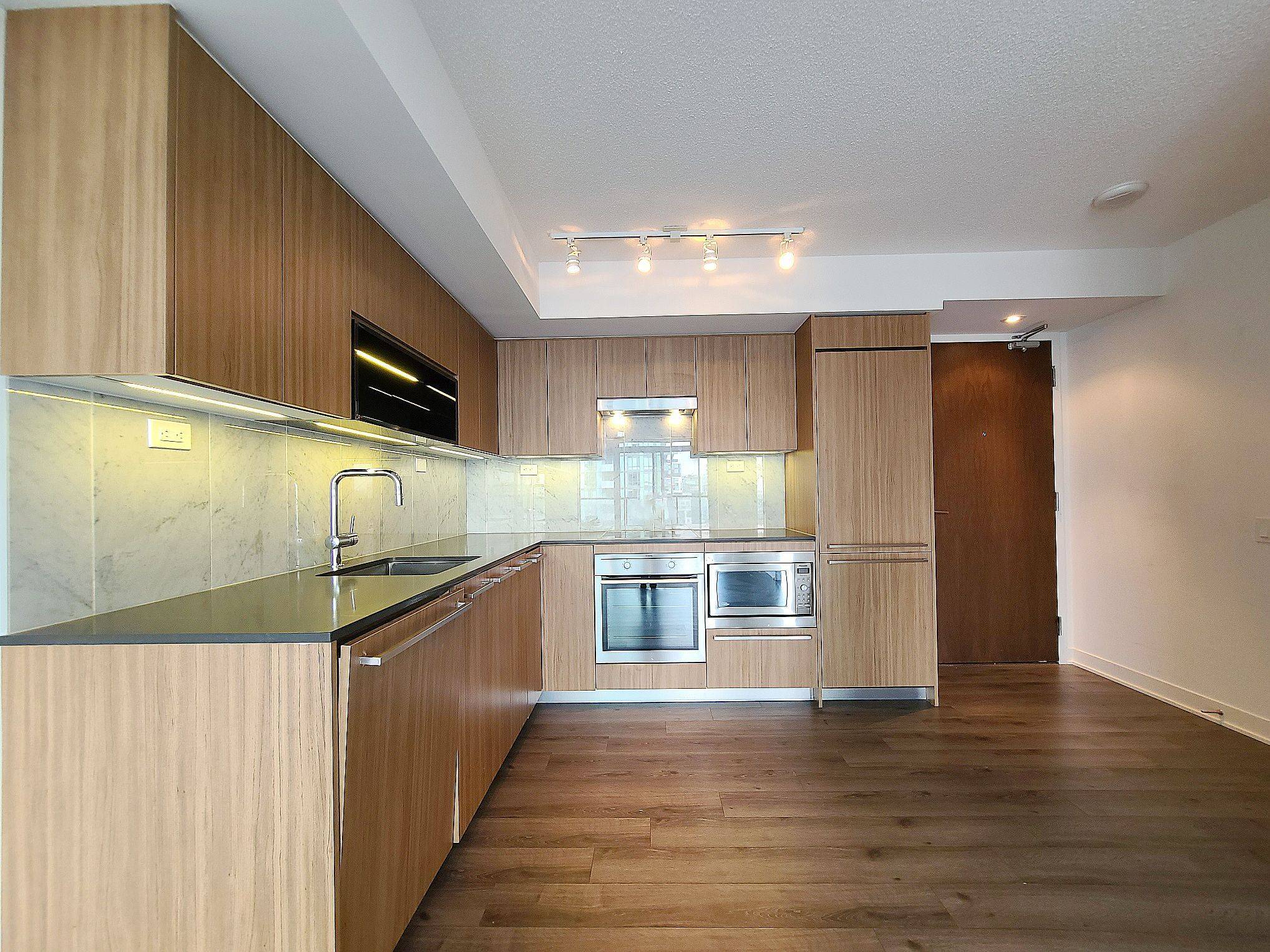 Toronto C01, ON M5V 0J2,70 Queens Wharf RD #1607