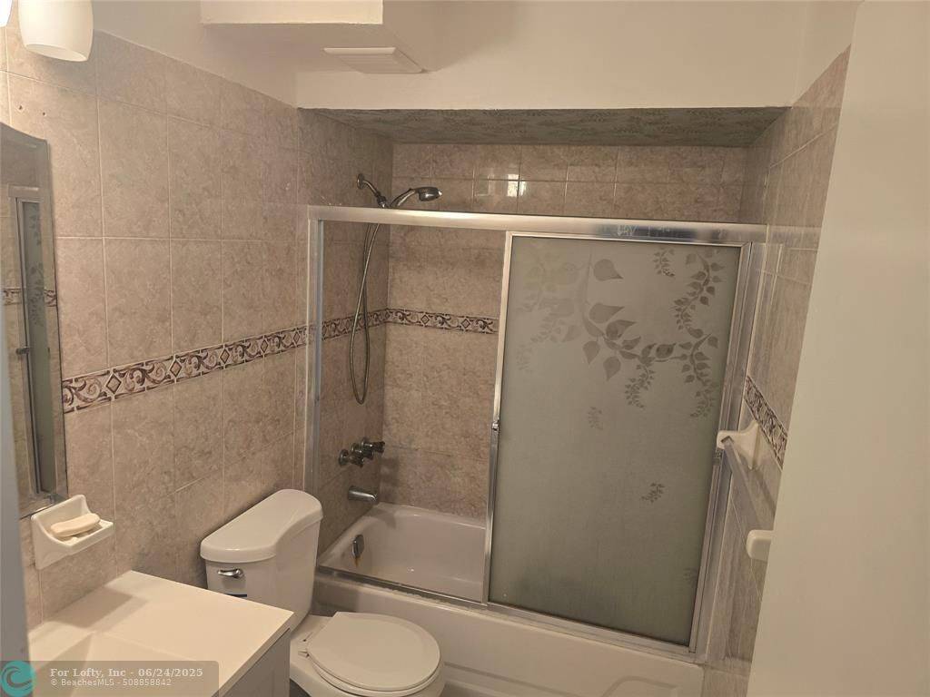Lauderdale Lakes, FL 33311,2800 Somerset Dr #203j