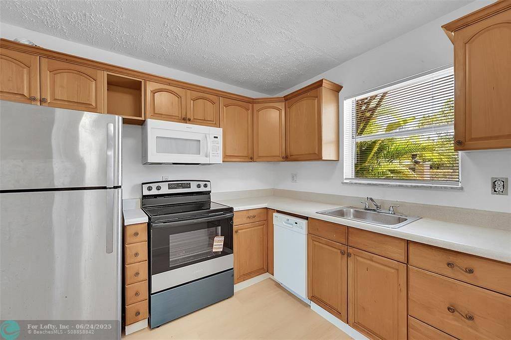 Davie, FL 33314,4122 SW 61st Ave  #8