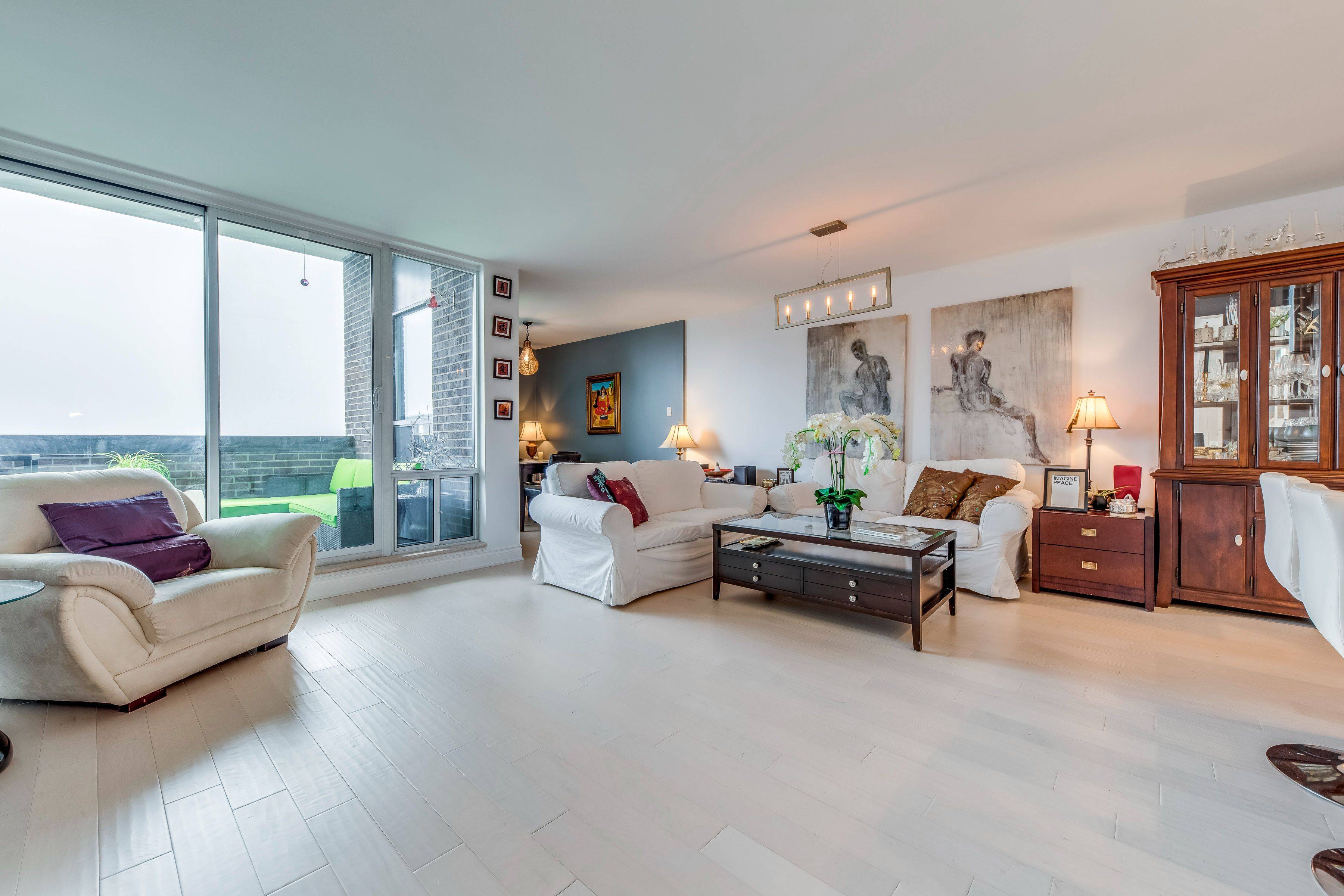 Mississauga, ON L5E 3E3,1515 Lakeshore RD E #PH09