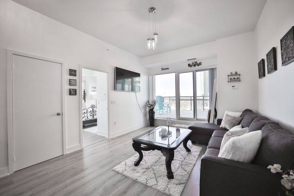 Toronto W06, ON M8V 0J1,30 Shore Breeze DR #913