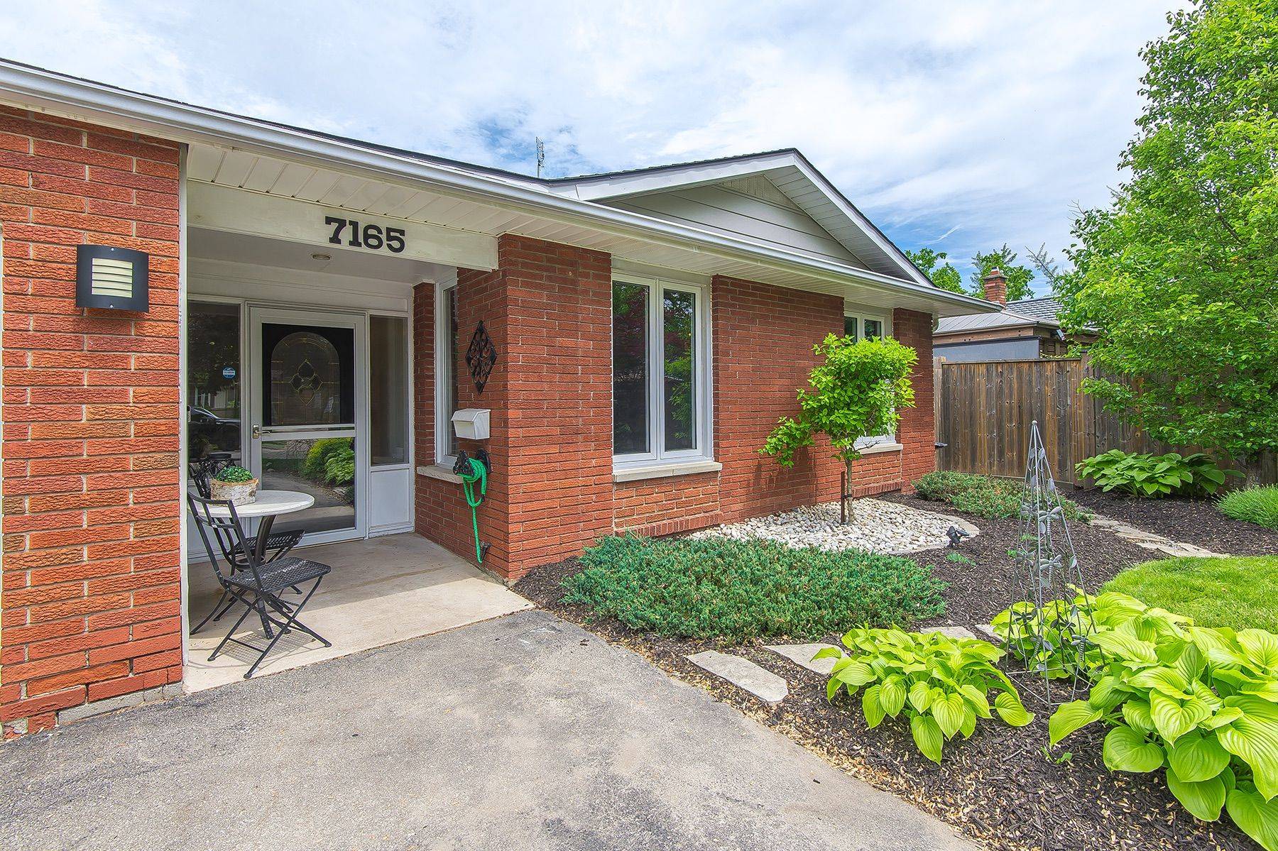 Niagara Falls, ON L2E 5P1,7165 Dirdene ST