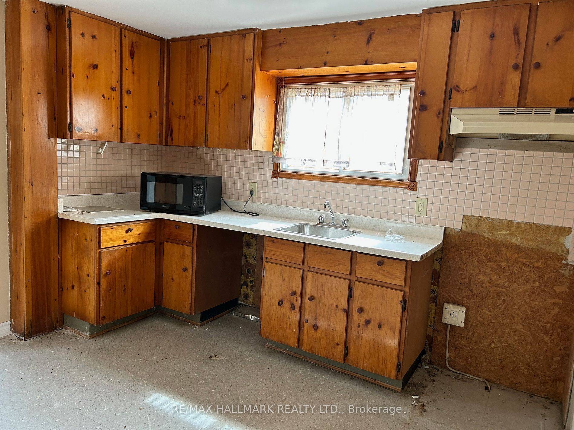 Hamilton, ON L8E 5J7,188 Fruitland RD