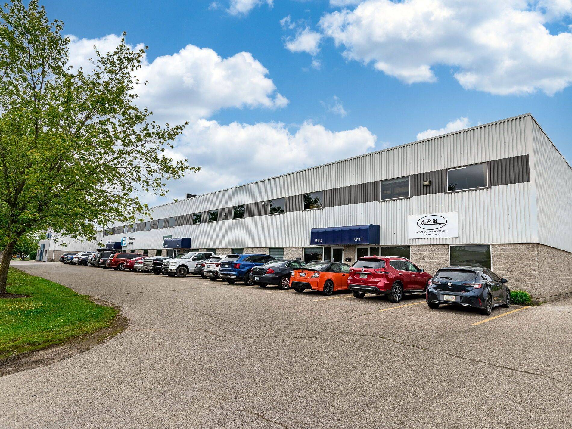 Guelph, ON N1K 1S3,70 Monarch RD #5