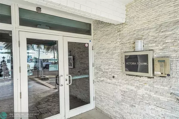 Hollywood, FL 33019,211 S OCEAN DR #405